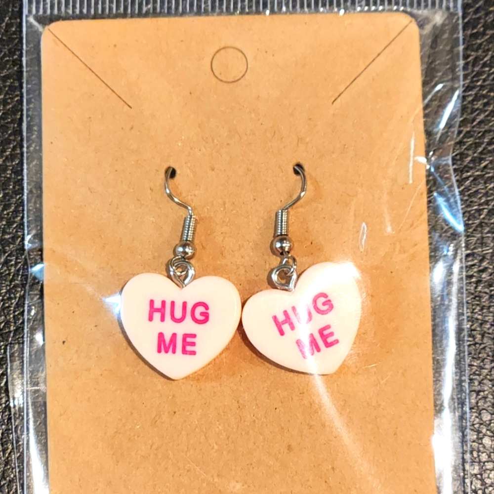 Conversation Heart "Hug me" fashion earrings NIP